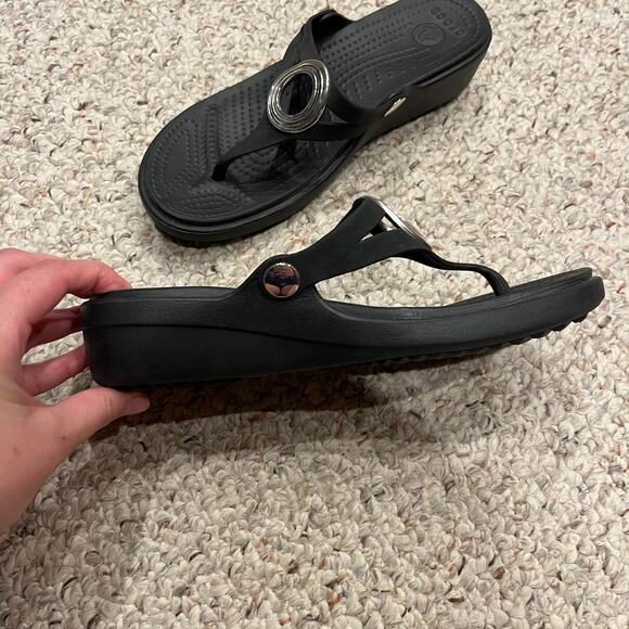 Crocs Sanrah Beveled Circle Sandals Sz 7 Black Silver Comfort Casual - Picture 4 of 6